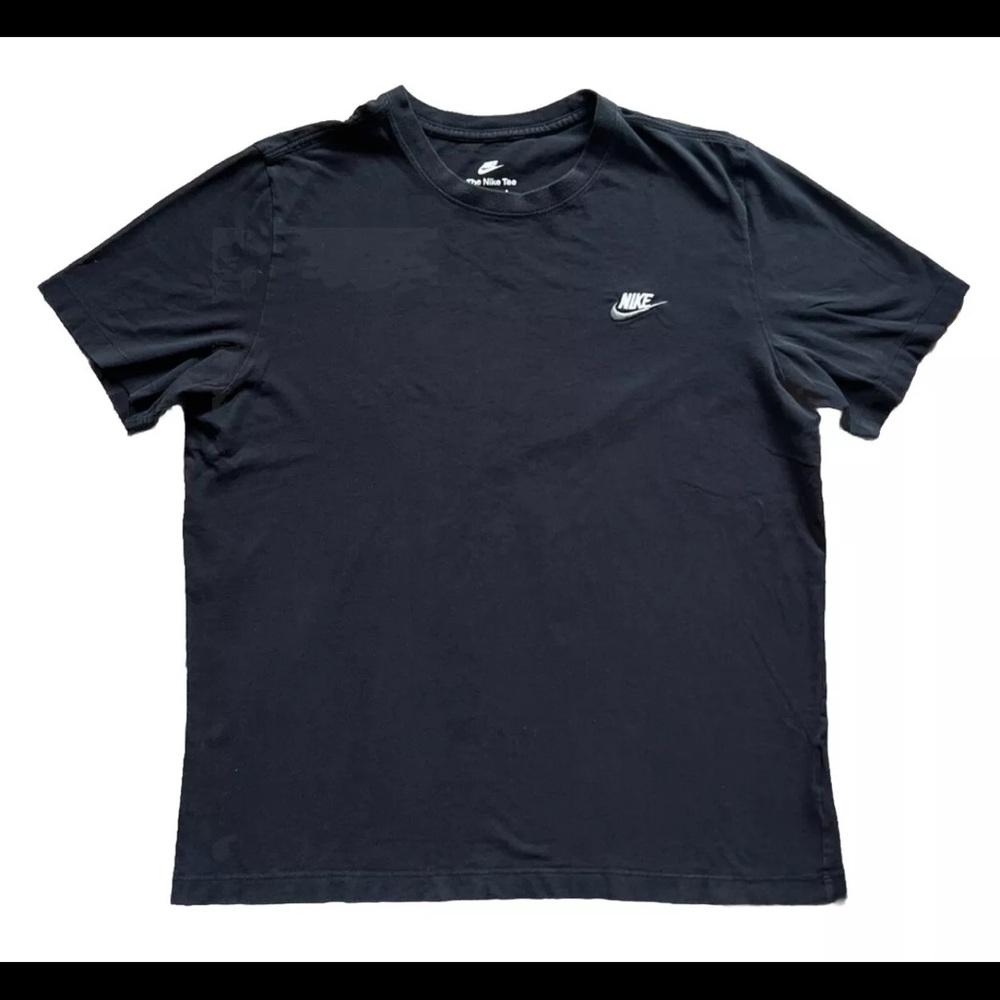 Nike Men’s Sportswear Club Embroidered Black Size Large Logo Tee Loose Shirt